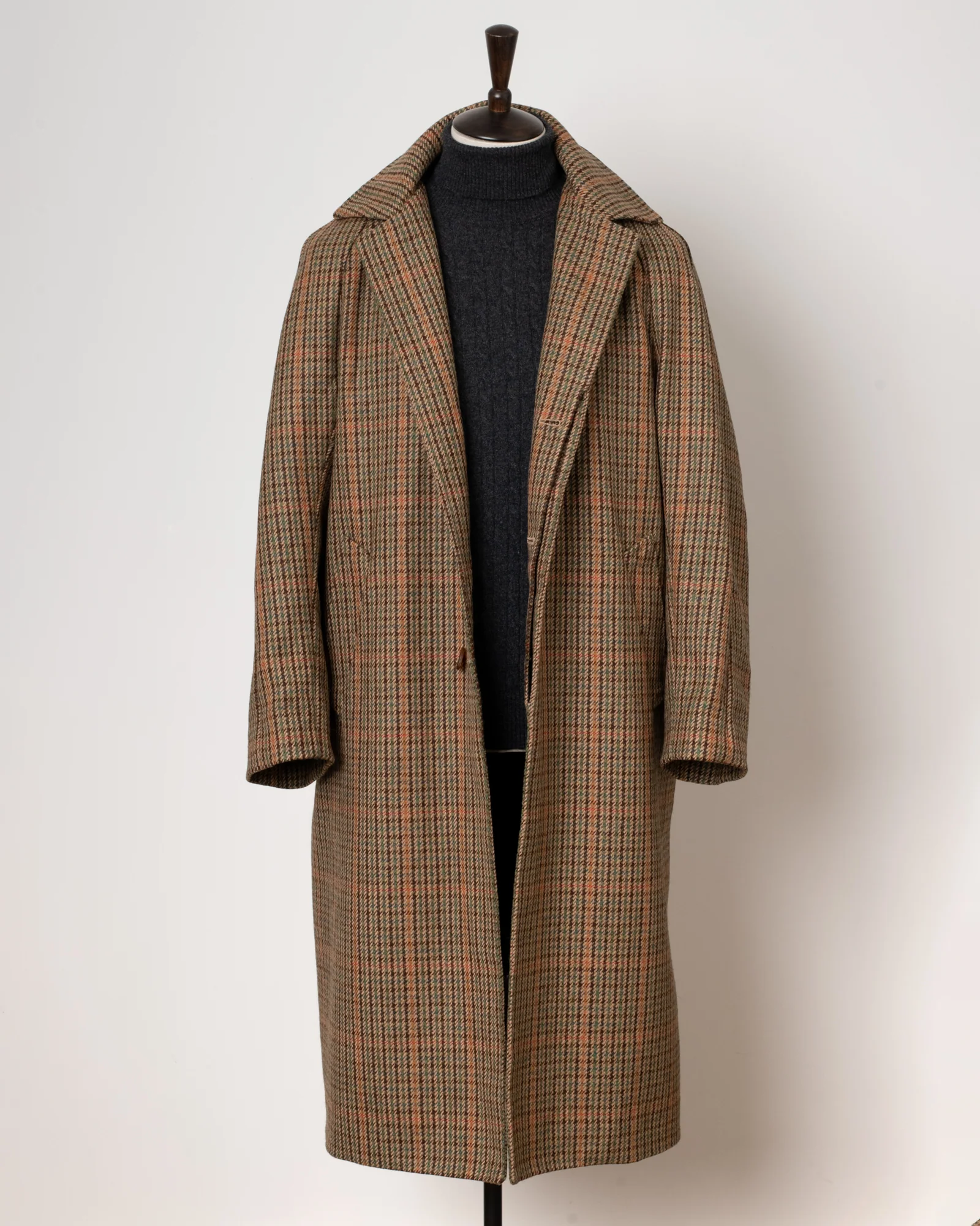 Balmacaan Dugdale Bros & Co. Dead-stock Tweed. - Image 5